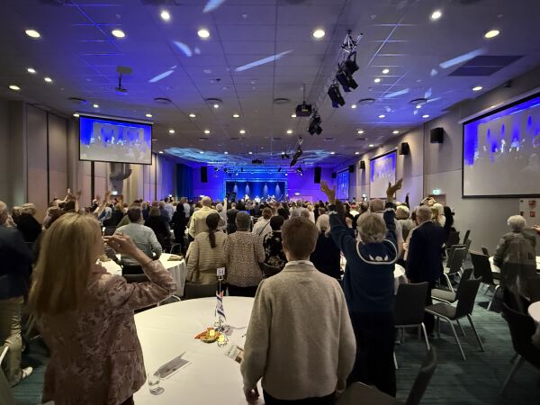 Over 400 samlet for å be for Israel i Oslo