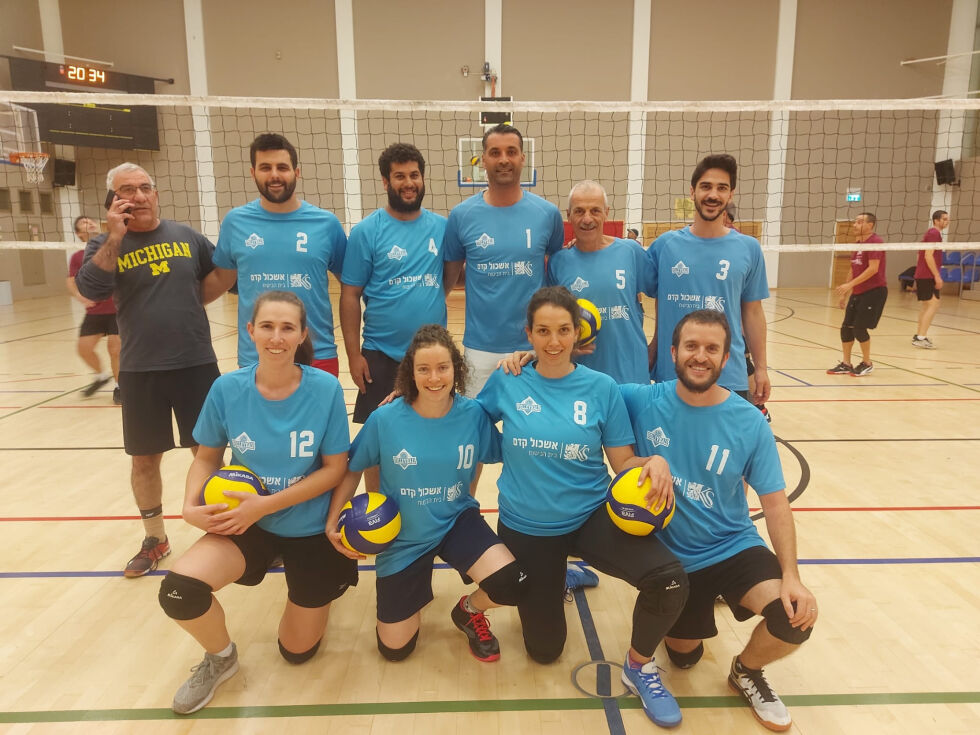 Volleyballaget Mixed Yerushalmi skaper historie i Israel som det første laget av to kjønn som får spill på elitenivå i landet.
 Foto: TPS