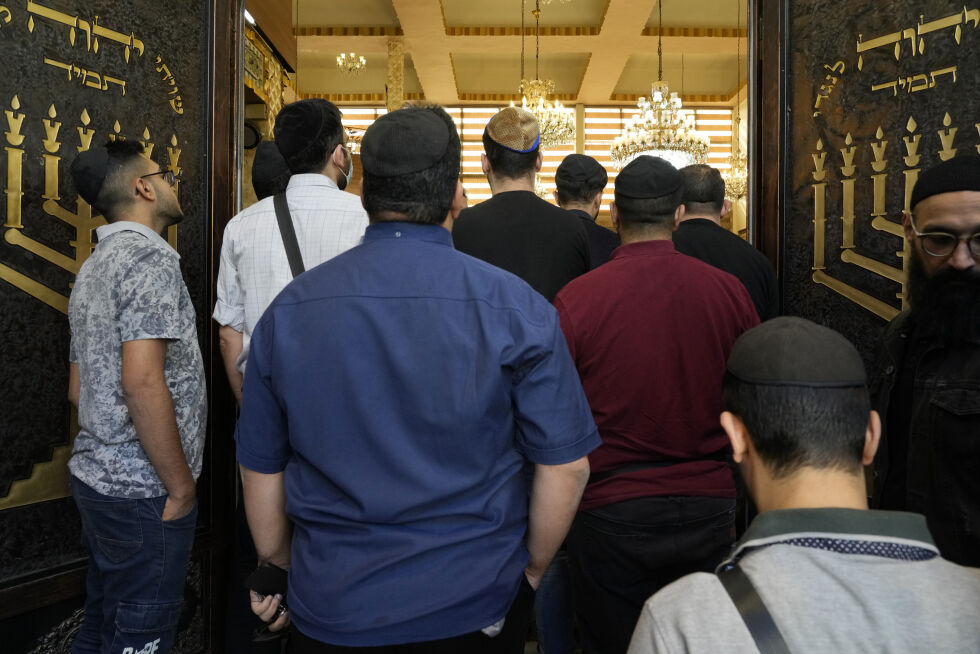 Illustrasjonsfoto: Iranske jøder deltar på et anti-israelsk møte i Yousefabad-synagogen i Teheran, Iran, mandag 30. oktober 2023.
 Foto: AP Photo/Vahid Salemi/NTB