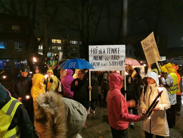 Åpne Dører og Stefanusalliansen med fakkeltog for forfulgte kristne i 24 bye