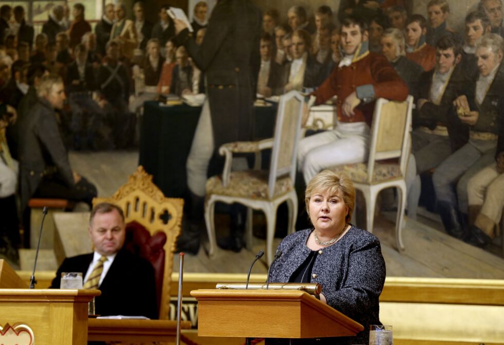 Statsminister Erna Solberg (H) redegjør i Stortinget om Norges bidrag til kampen mot IS.
 Foto: NTB/Scanpix