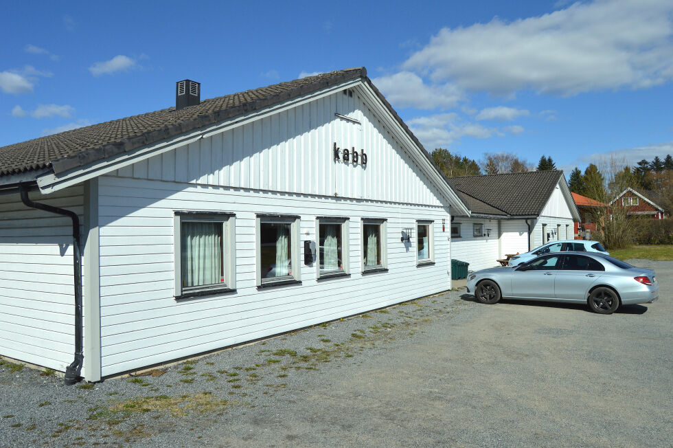 SOLGT: 28. juni skal nye eiere overta Kabb-huset i Skogveien i Askim. Det er foreløpig ikke kjent hvor mye Kabb får for salget.
 Foto: Stein Gudvangen, KPK.
