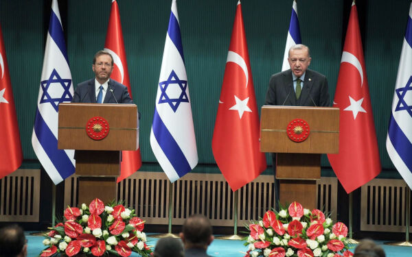 Israel og Tyrkia gjenoppretter diplomatiske bånd