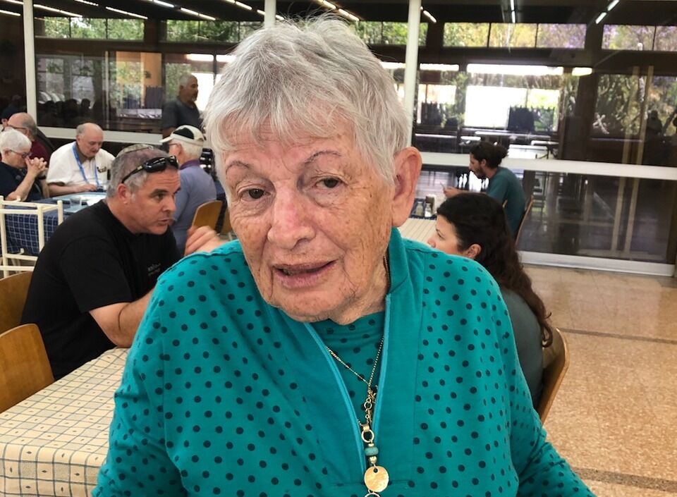 55 år i Kibbutz: Sarah (hun synest ikke etternavn var nødvendig) bor i Sa'ad, 3,5 km fra Gaza. Vi fikk den ære å spise middag i kollektivets spisesal sammen med henne.
 Foto: Anita Apelthun Sæle