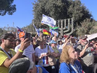 Jerusalemmarsj med bønn foran Knesset