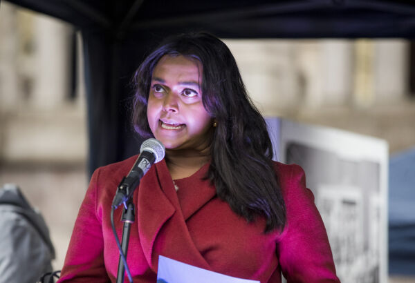Kamzy Gunaratnam vil at Ap skal tillate politi-hijab