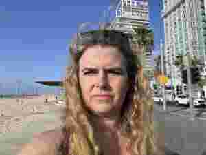 Trine Overå Hansen havnet i rakettregn på stranden i Tel Aviv