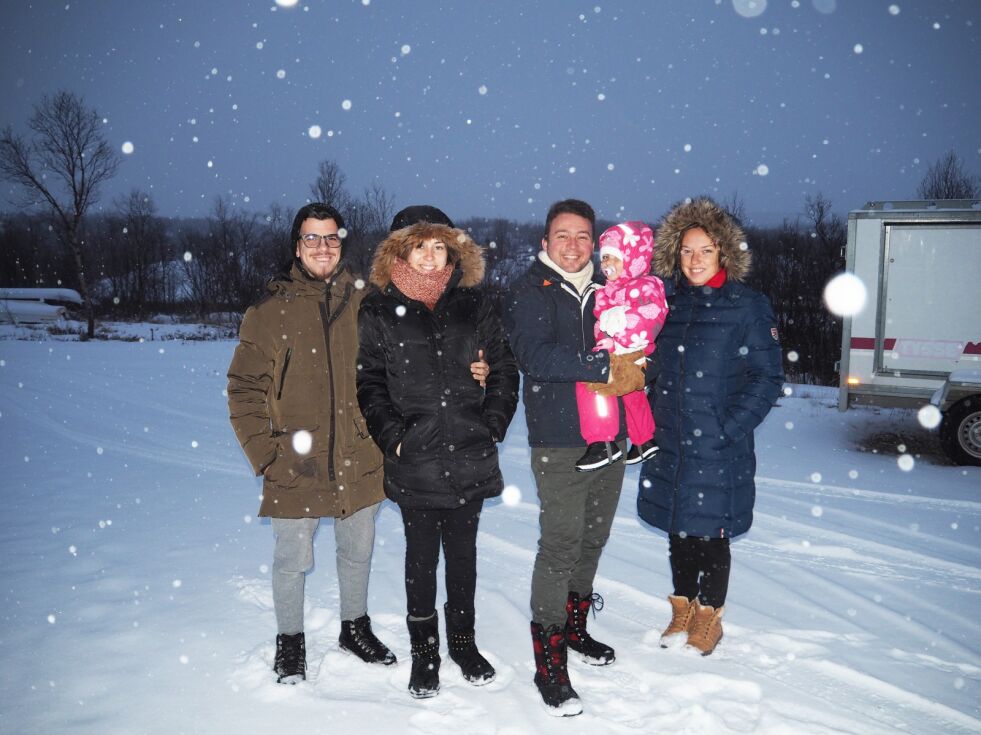 Israelerne trives i snøen: Fra venste, Sason og Sophie Pochtar. Andrei og Taya Senderov.
 Foto: Daniel Haddal