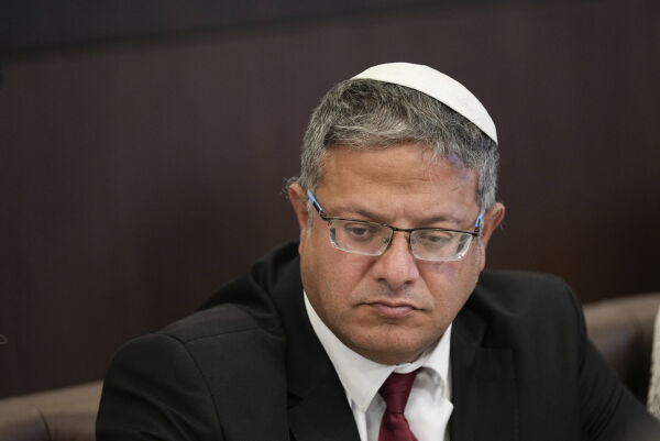 Ministre truer med å velte Netanyahus regjering