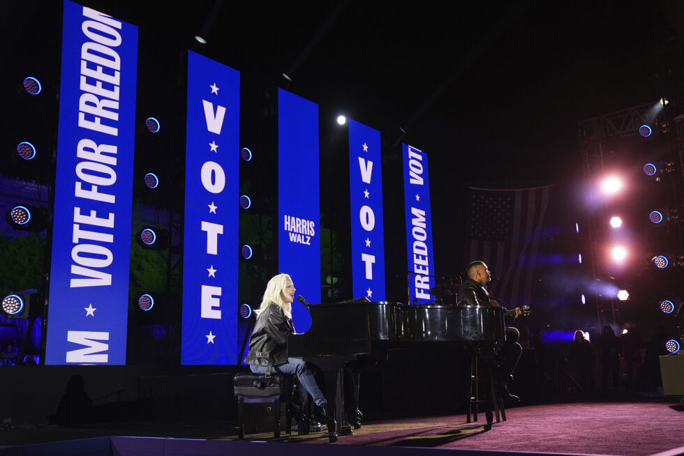 Lady Gaga på Demokratenes valgkampmøte i Philadelphia på mandag.
 Foto: NTB / AP / Matt Rourke