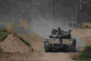 Israel bringer liket av gissel ut av Gaza