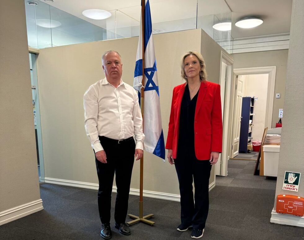 FrP-leder Sylvi Listhaug tok farvel med Israels ambassadør onsdag 22. mai.
 Foto: Facebook / Sylvi Listhaug