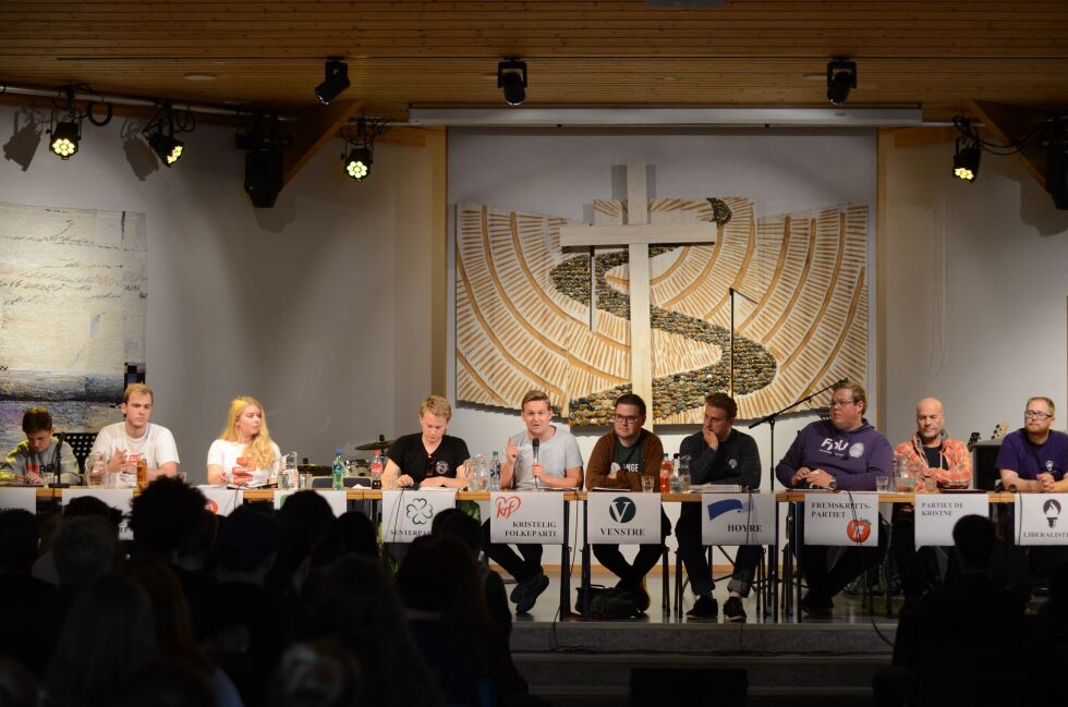 Politisk debatt før skolevalget på Tryggheim.
 Foto: Henrik Foss, Tryggheim videregående skole