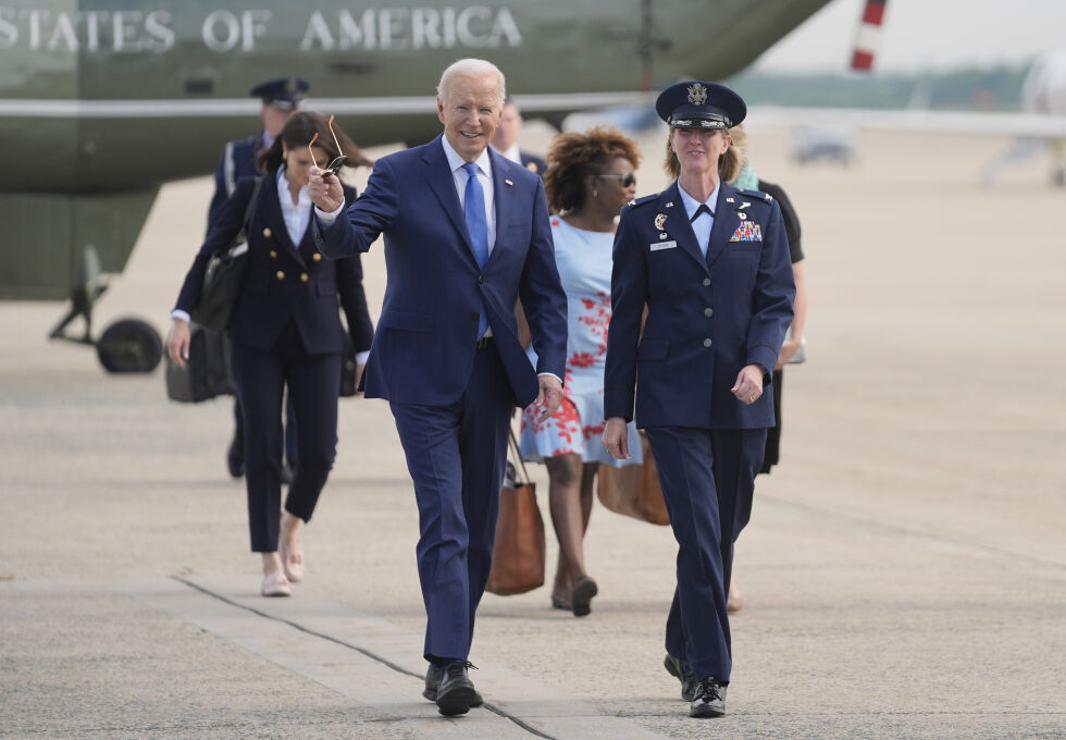 ANDREWS AIR FORCE BASE: President Joe Biden ankommer for å gå om bord på Air Force One for en tur til Wisconsin, onsdag 8. mai 2024.
 Foto: NTB/AP
