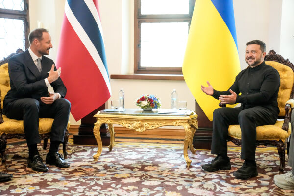 – Vi støtter Ukraina i går, i dag og i morgen