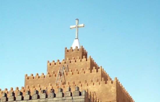 Unge muslimer restaurerte kirke i Irak