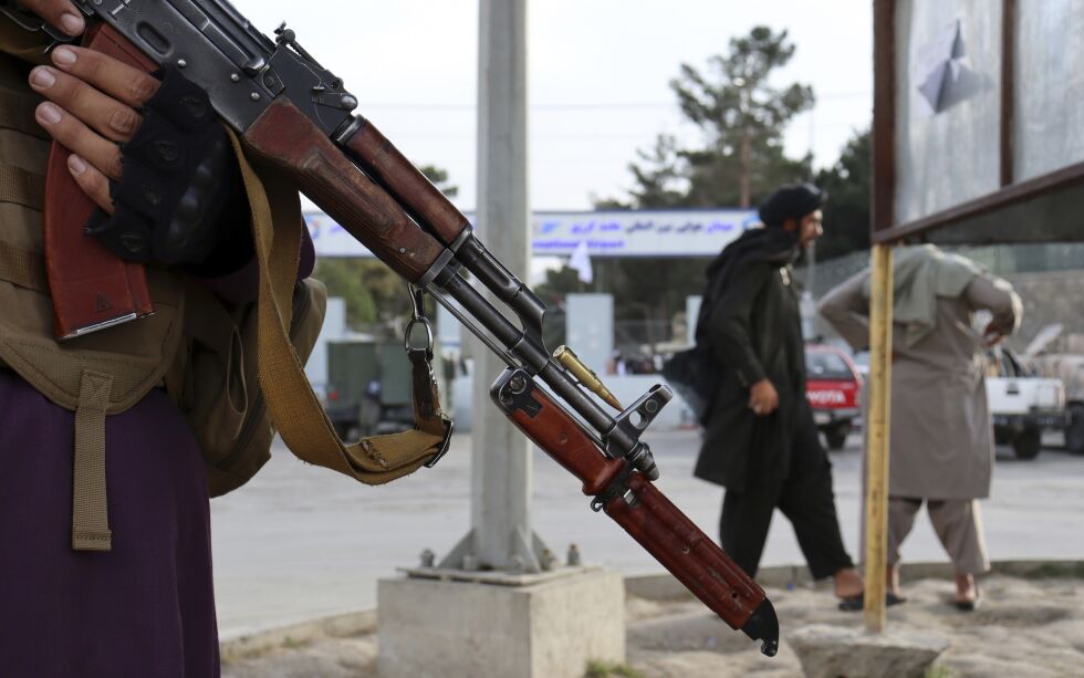 Talibansoldater overtok tirsdag 31. august kontrollen over den internasjonale flyplassen i Kabul, etter at de siste amerikanske styrkene forlot landet. Kristne i landet går i dekning av frykt for hva som vil skje videre.
 Foto: Khwaja Tawfiq Sediqi / NTB / AP