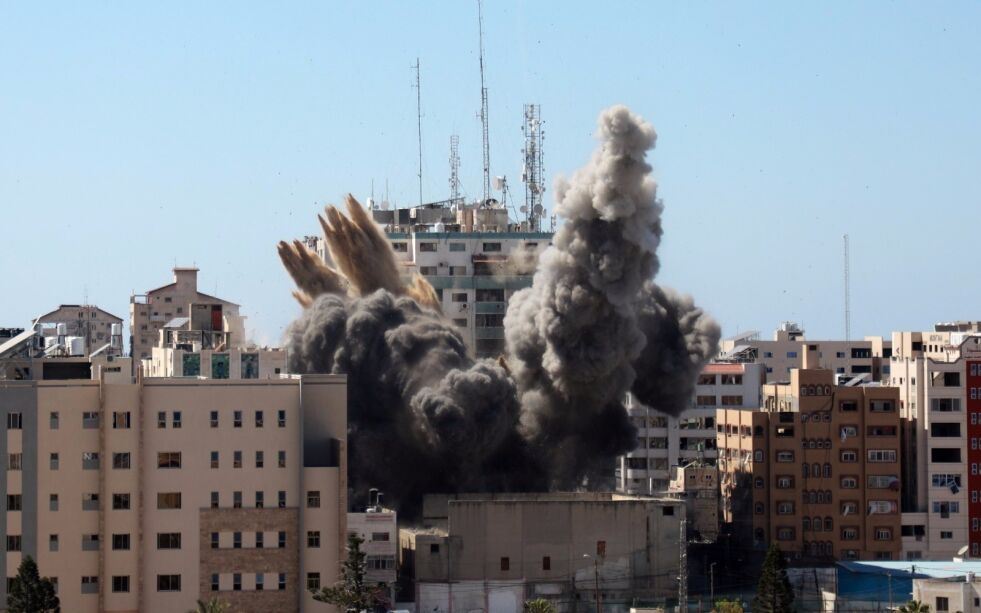 Høyblokken som huset kontorene til nyhetsbyråene AP, AFP og Reuters, samt TV-stasjonen Al Jazeera og en rekke andre medier, ble 15. mai lagt i grus. Ifølge det israelske forsvaret ble også blokken brukt av terrororganisasjonen Hamas.
 Foto: TPS