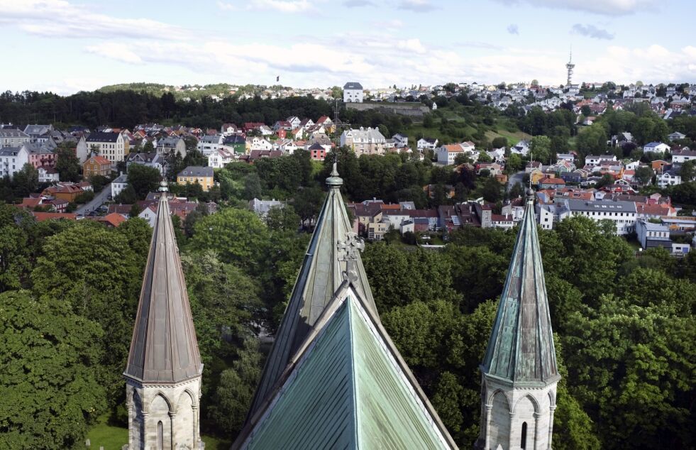 Utsikt fra tårnet i Nidarosdomen i Trondheim.
 Foto: NTB/Scanpix