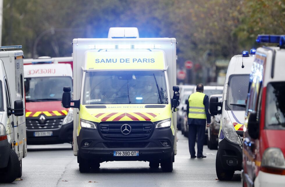 To personer fikk svært alvorlige skader i knivangrepet i Paris. Foto: Thibault Camus / AP / NTB