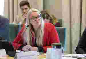 Tommelen ned for AP-krav til trossamfunn