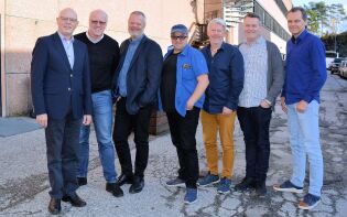 16 arrangører samles om de unådde