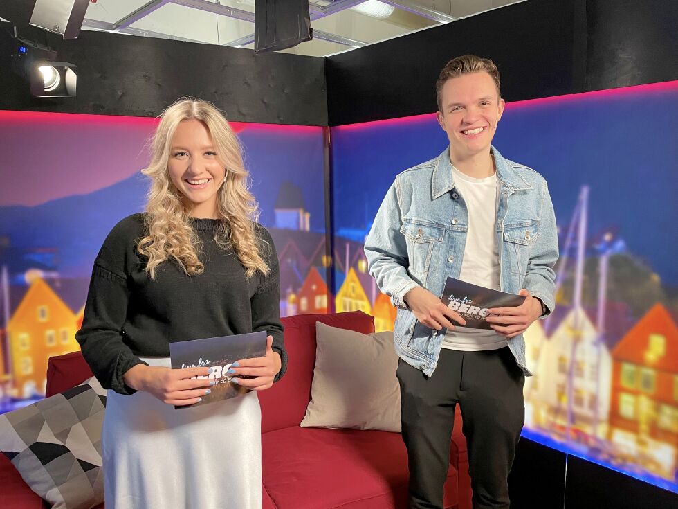 Til tirsdag kan du møte Joel Ystebø (19) og Thea Myhr (21) som programledere i Norge IDAGs TV- sending «Live Fra Bergen».
 Foto: Norge IDAG