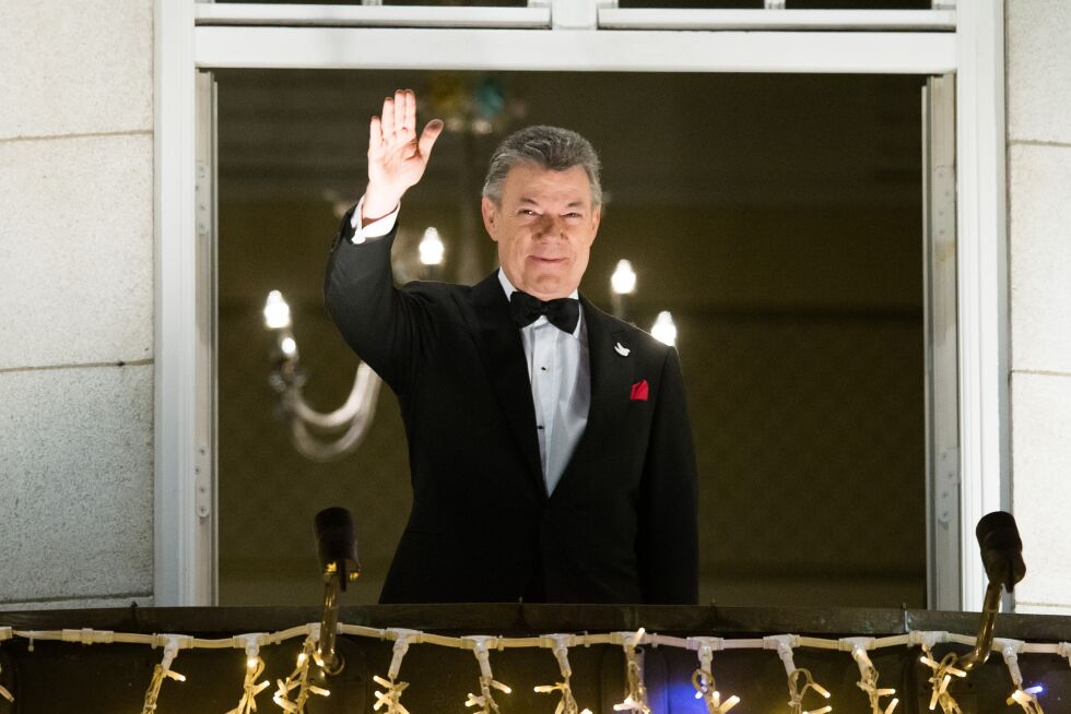 Fred: 52 år med ufred i Colombia har blitt til fred, under President Juan Manuel Santos' ledelse. Her mottar han folkets hyllest på balkongen på Grand Hotell.
 Foto: NTB scanpix