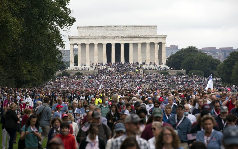 Tusenvis av bønnemennesker hadde dukket opp for å være med på bønnemarsjen fra Lincoln Memorial til Capitol Hill på lørdag.
 Foto: Jose Luis Magana / NTB Scanpix