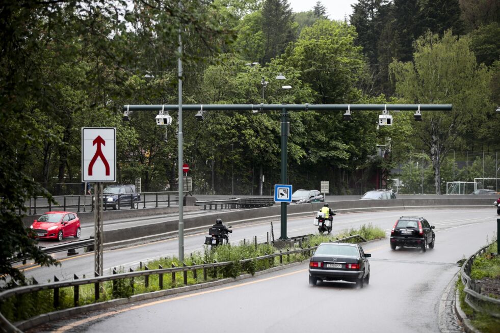 53 nye bomstasjoner i Oslo åpner 1. juni her fra Bygdøylokket på E-18 mot Drammen i Oslo. Foto: Lise Åserud / NTB scanpix