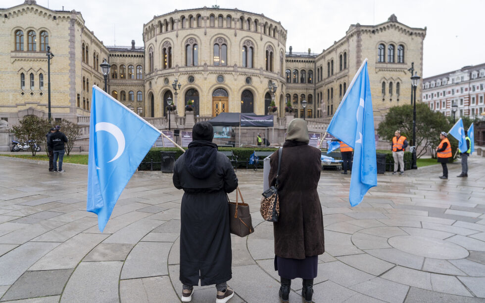 Oslo 17. oktober 2022: Den norske Uighurkomiteen, Uyghur Transitional Justice Database og World Uyghur Congress demonstrerte på Eidsvolls plass.
 Foto: Terje Pedersen / NTB