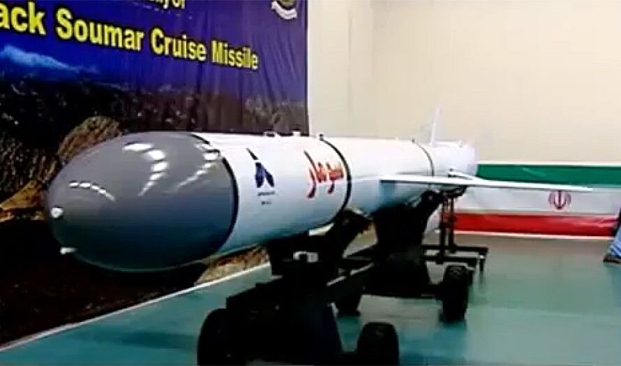 Iransk langdistansemissil på utstilling i Teheran.
 Foto: Skjermdump fra YouTube