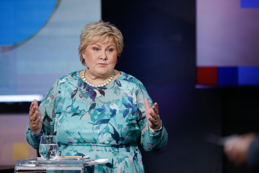 Høyres partileder Erna Solberg avviser at hun har delt innsideinformasjon med ektemannen Sindre Finnes.
 Foto: Tuva Åserud / NTB / POOL