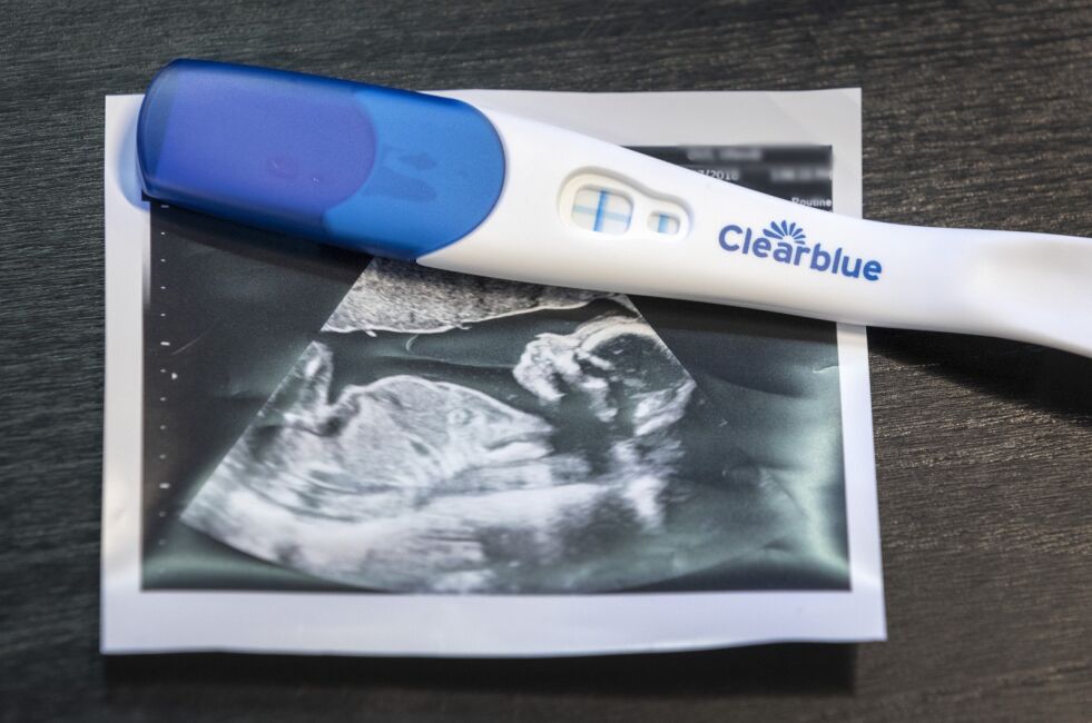 Positiv graviditetstest er et tydelig tegn på at det er et foster i magen. Modellklarert illustrasjonsbilde.
 Foto: Gorm Kallestad / NTB scanpix