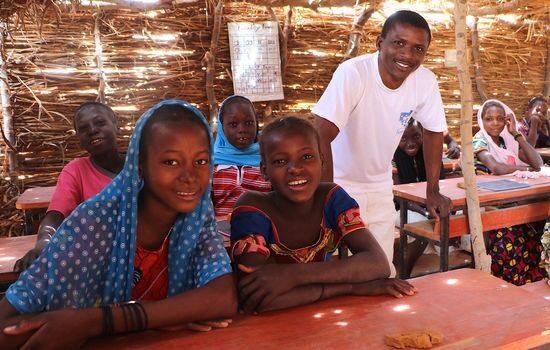 AFRIKA: Niger er blant de fattigste landene i verden, og der vil Strømmestiftelsen satse mer i tiden som kommer, blant annet på å gi barn god skolegang. Foto: Strømmestiftelsen.