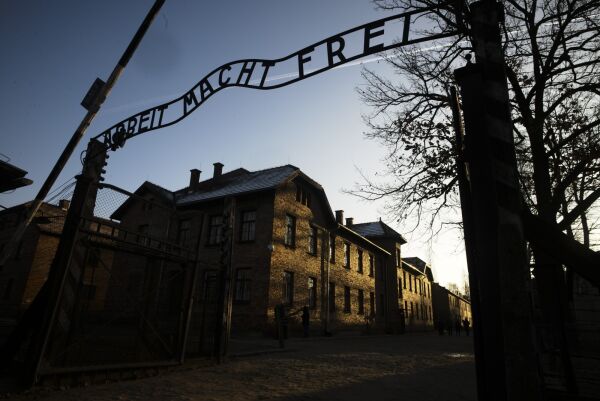 Minneseremoni i  Auschwitz