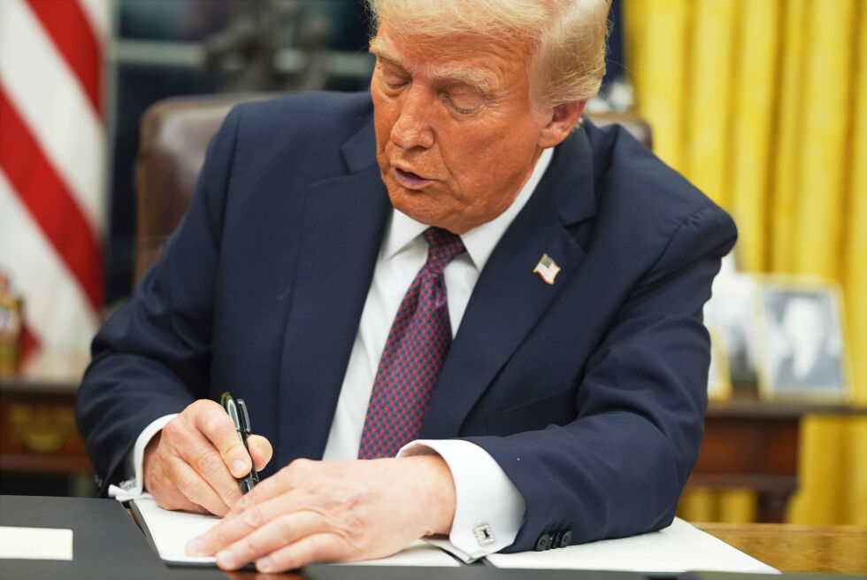 EU mottok lørdag et tollbrev signert Donald Trump.
 Foto: Evan Vucci / AP / NTB